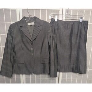 Tahar by Arthur Levine Women's Skirt Suit Blazer 8 Petite‎ Gray White Pinstripes